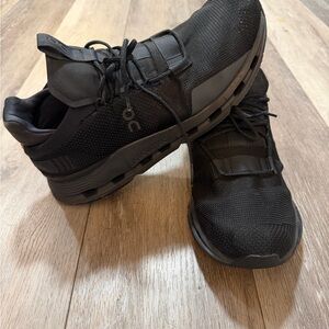 On Cloud Running Black Athletic Shoes Men’s size 12